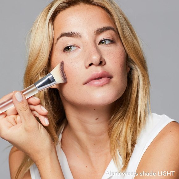 Undone Beauty | Light Under/ Over Powder - Picture 3 of 3